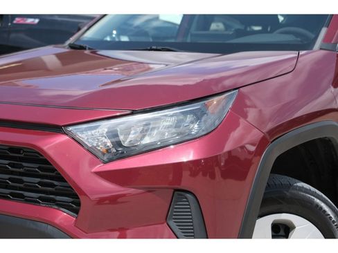 Used 2021 Toyota RAV4 LE AWD/4WD image 7