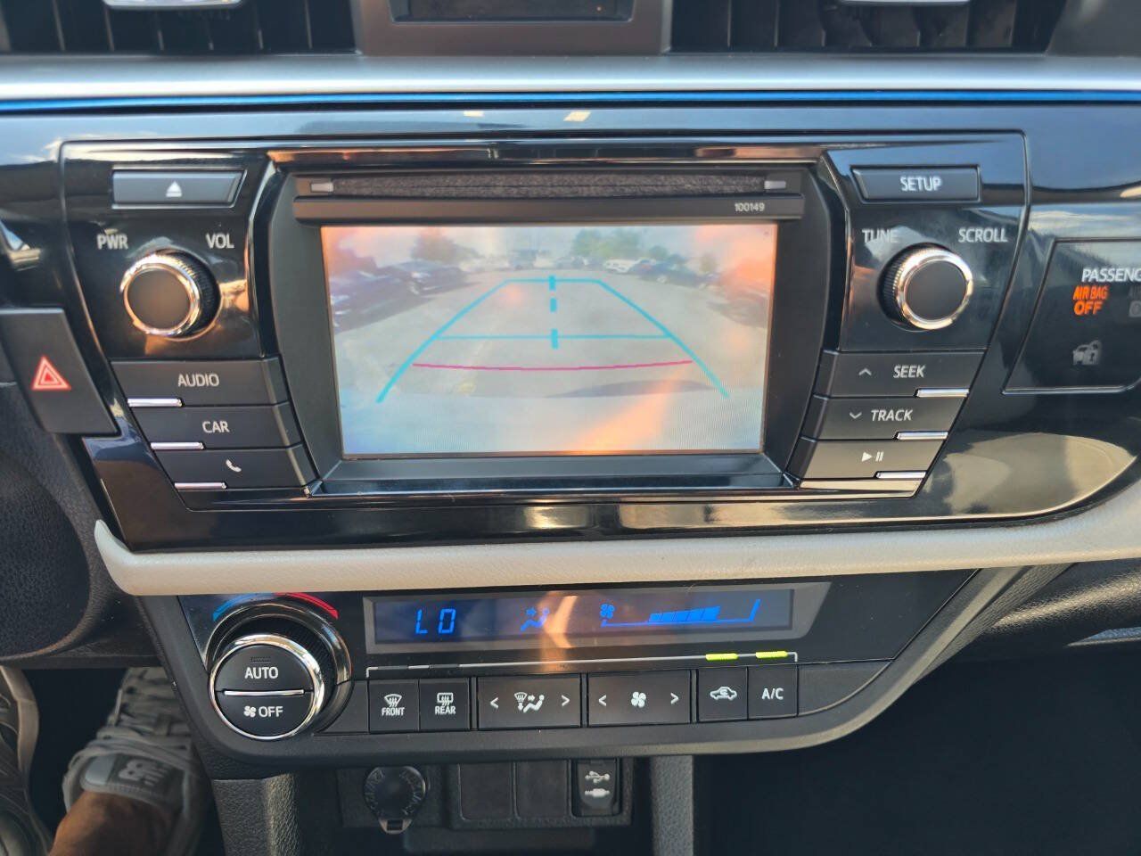 Used 2015 Toyota Corolla LE FWD image 19