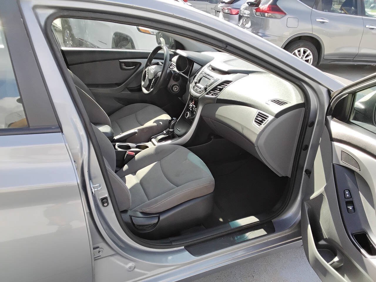 Used 2016 Hyundai Elantra SE w/ Option Group 02 FWD image 8