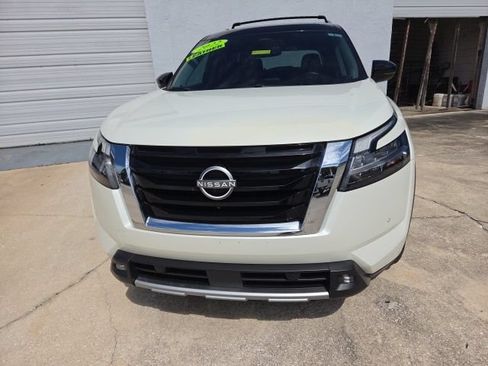 Certified 2022 Nissan Pathfinder SL w/ SL Premium Package FWD image 16