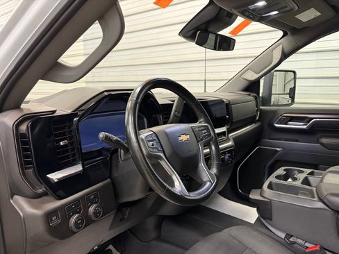 Used 2024 Chevrolet Silverado 2500 LT AWD/4WD image 10