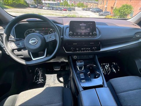 Used 2022 Nissan Rogue SV FWD image 16