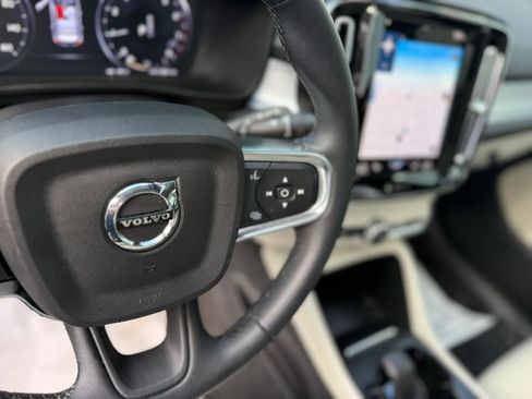 Used 2022 Volvo XC40 T5 Momentum w/ Premium Package AWD/4WD image 28
