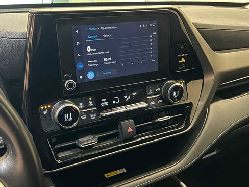 Certified 2023 Toyota Highlander XLE image 23