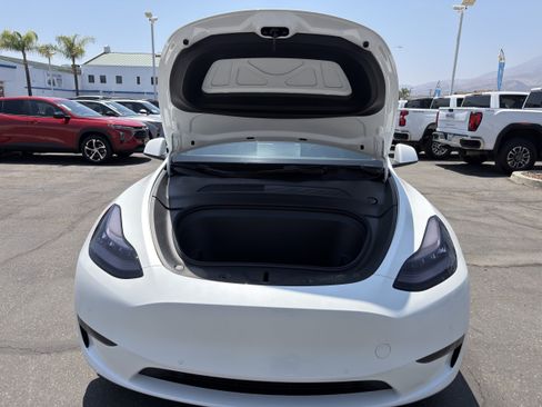 Used 2021 Tesla Model Y Long Range AWD/4WD image 34