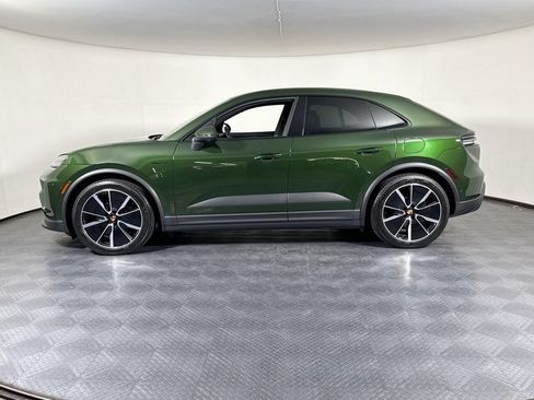 Certified 2025 Porsche Macan 4 Electric AWD/4WD image 2