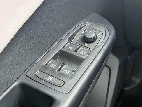 New 2026 Volkswagen Taos SE FWD image 24