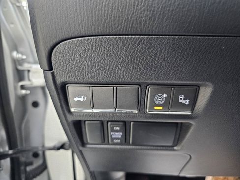 Used 2015 INFINITI QX80 4WD w/ Deluxe Technology Package image 39