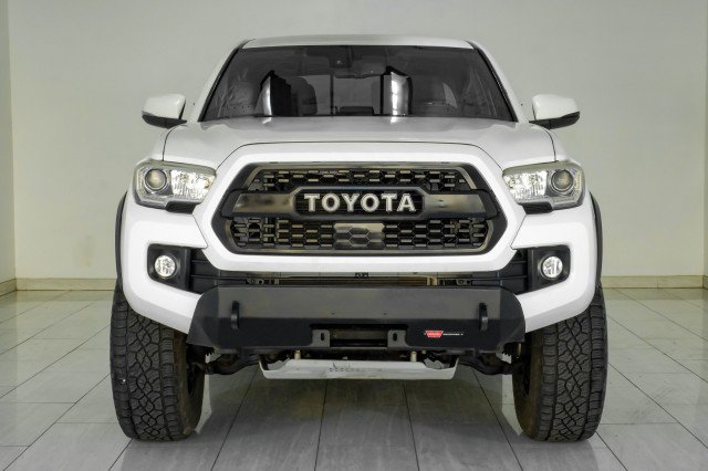 Used 2018 Toyota Tacoma TRD Off-Road w/ Technology Package AWD/4WD image 3