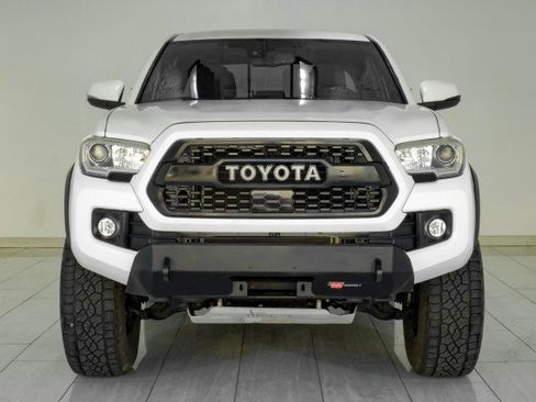 Used 2018 Toyota Tacoma TRD Off-Road w/ Technology Package AWD/4WD image 3