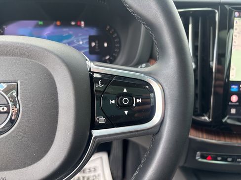 Certified 2024 Volvo XC60 B5 Plus AWD/4WD image 21