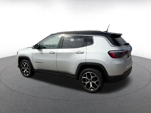 Used 2025 Jeep Compass Limited AWD/4WD image 9