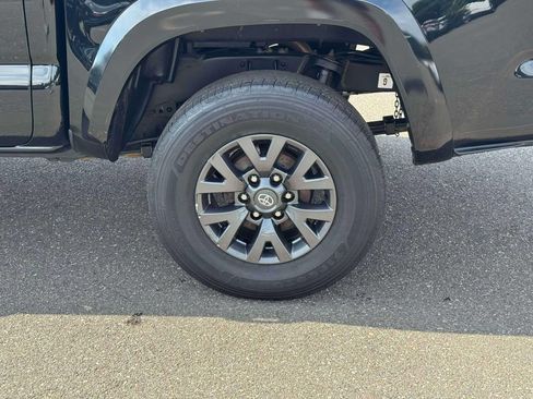 Used 2022 Toyota Tacoma SR5 AWD/4WD image 11