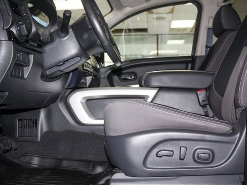 Used 2024 Nissan Titan SV w/ SV Convenience Package image 10