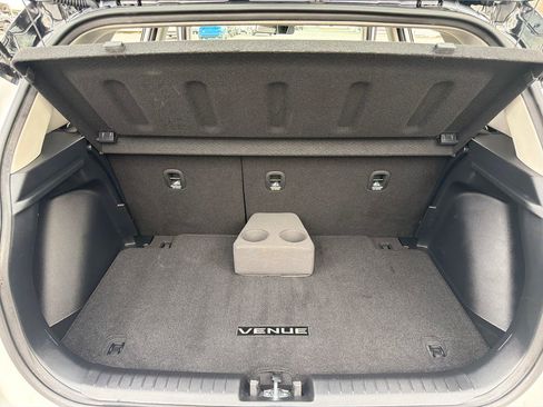 Used 2025 Hyundai Venue Limited image 35