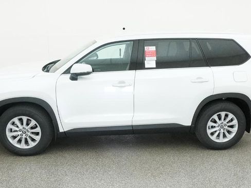 New 2026 Toyota Grand Highlander XLE image 10