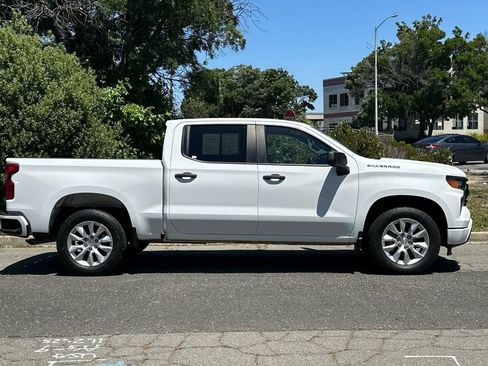 Used 2022 Chevrolet Silverado 1500 Custom RWD image 2