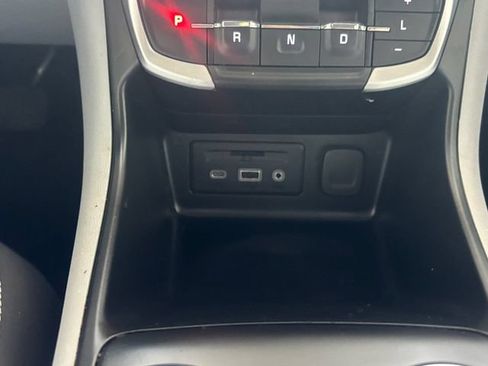 Used 2022 GMC Terrain SLT FWD image 34