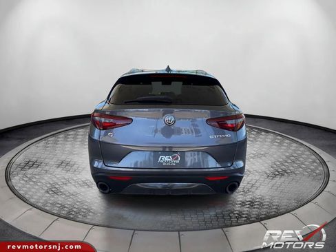 Used 2018 Alfa Romeo Stelvio Ti AWD/4WD image 4