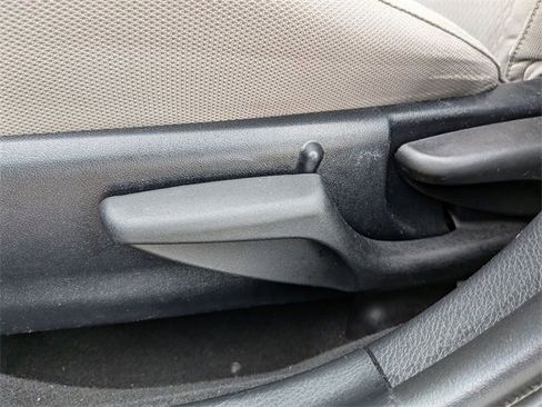 Used 2015 Toyota Corolla LE image 13