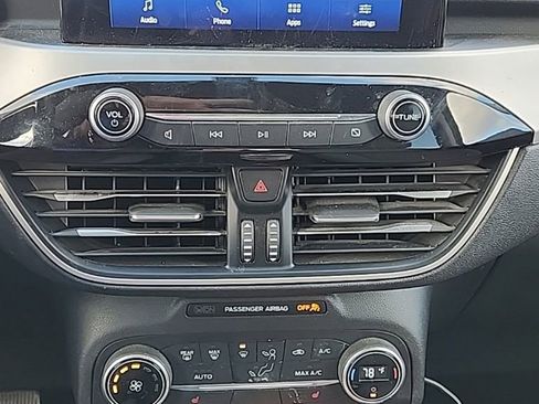 Used 2020 Ford Escape SE image 4