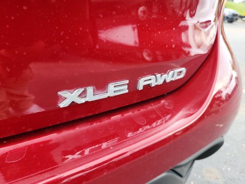 Used 2022 Toyota Highlander XLE AWD/4WD image 24