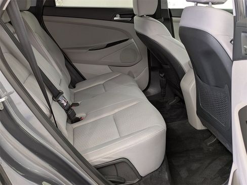 Used 2019 Hyundai Tucson SE image 27