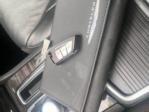 Used 2016 Chrysler 300 Limited RWD image 21