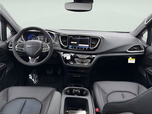 New 2026 Chrysler Pacifica Select AWD/4WD image 15