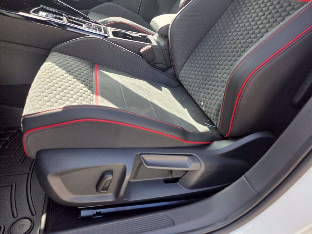 New 2026 Volkswagen GTI SE FWD image 10