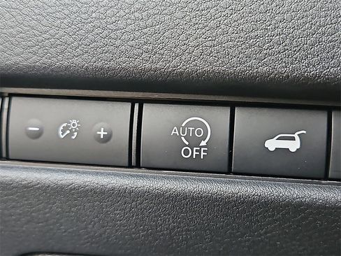 Certified 2025 Nissan Rogue Platinum image 26