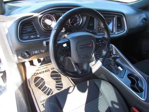 Used 2018 Dodge Challenger R/T RWD image 9