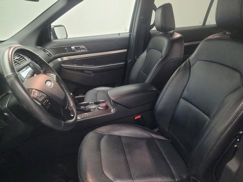Used 2018 Ford Explorer XLT w/ Equipment Group 202A AWD/4WD image 17