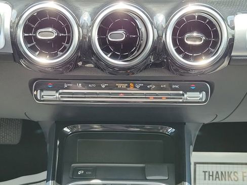 Used 2022 Mercedes-Benz GLB 250 image 19