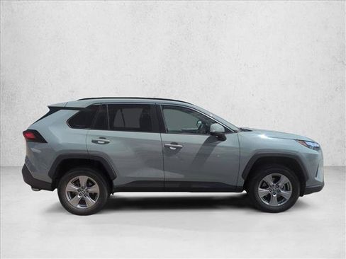 Used 2022 Toyota RAV4 XLE w/ Convenience Package FWD image 4