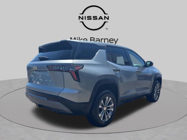 Used 2026 Chevrolet Equinox LT AWD/4WD image 2