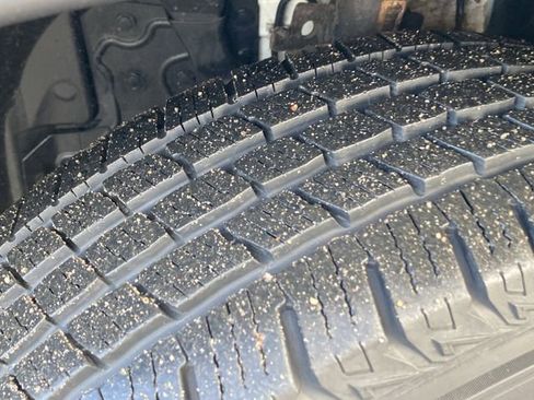 Used 2014 Nissan Rogue SV image 28