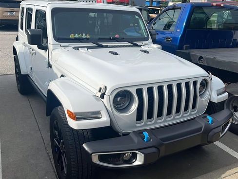 Used 2023 Jeep Wrangler Unlimited Sahara w/ Cold Weather Group AWD/4WD image 2