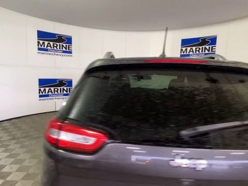 Used 2016 Jeep Cherokee Latitude w/ Comfort/Convenience Group image 9