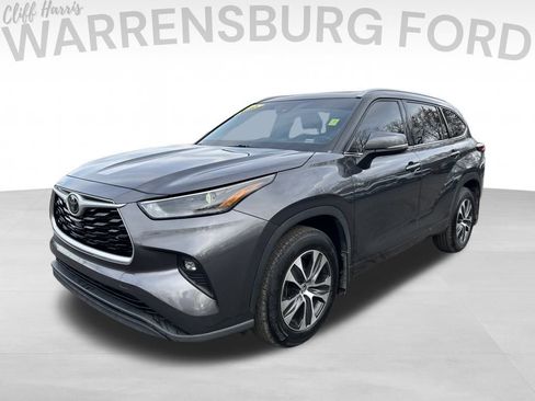 Used 2022 Toyota Highlander XLE image 3