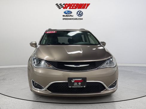 Used 2018 Chrysler Pacifica Touring-L FWD image 13