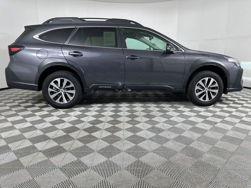 Used 2024 Subaru Outback Premium image 7
