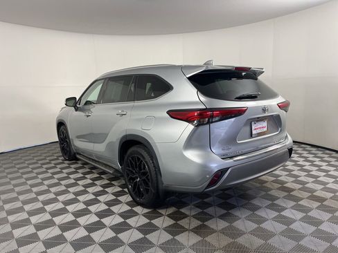 Used 2022 Toyota Highlander Platinum AWD/4WD image 3