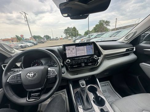 Used 2021 Toyota Highlander Limited AWD/4WD image 51