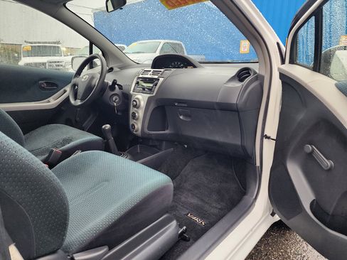 Used 2008 Toyota Yaris 2-Door Hatchback image 19