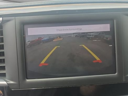 Used 2022 Chrysler Voyager LX FWD image 27