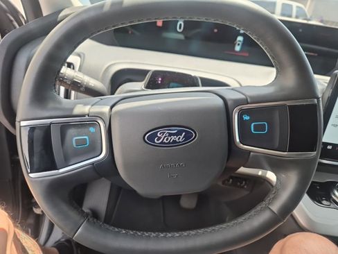 Used 2025 Ford Expedition Max Active AWD/4WD image 25