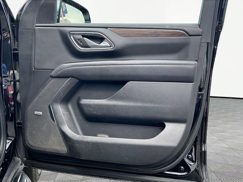 Used 2022 Chevrolet Suburban Premier AWD/4WD image 31