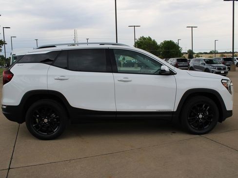 Used 2023 GMC Terrain SLT AWD/4WD image 4