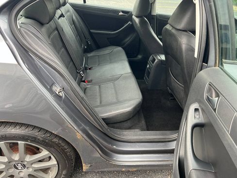 Used 2012 Volkswagen Jetta SE FWD image 23